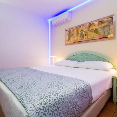 Holiday park Velazquez 2*